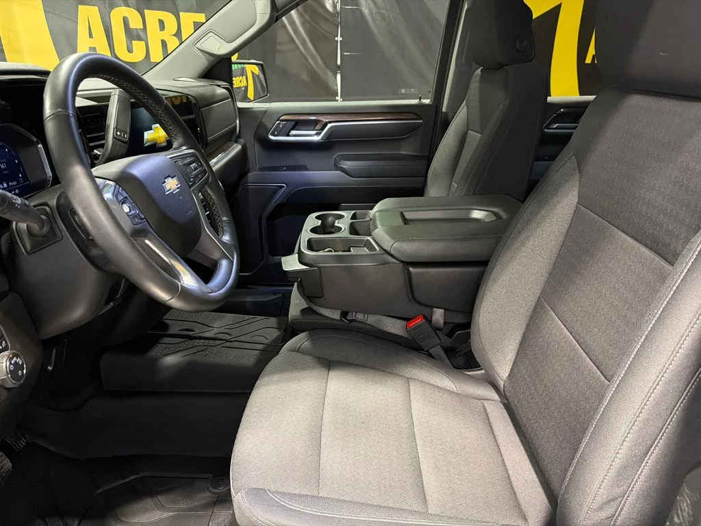 Used 2025 Summit White Chevrolet LT image 15