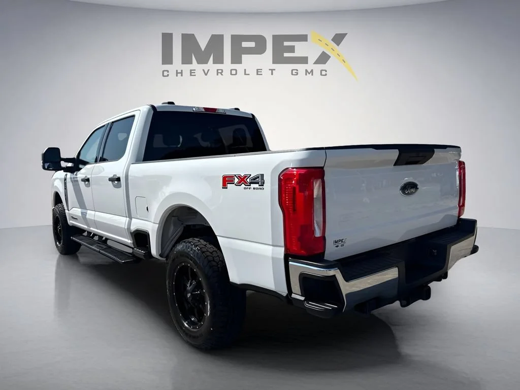 Used 2025 White Ford XL image 3