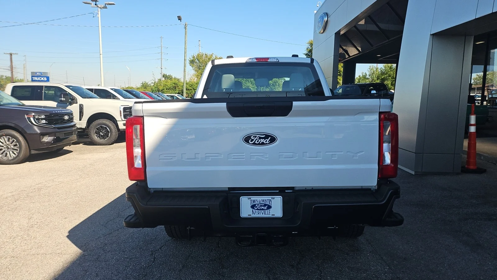 New 2027 Oxford White Ford XL image 4