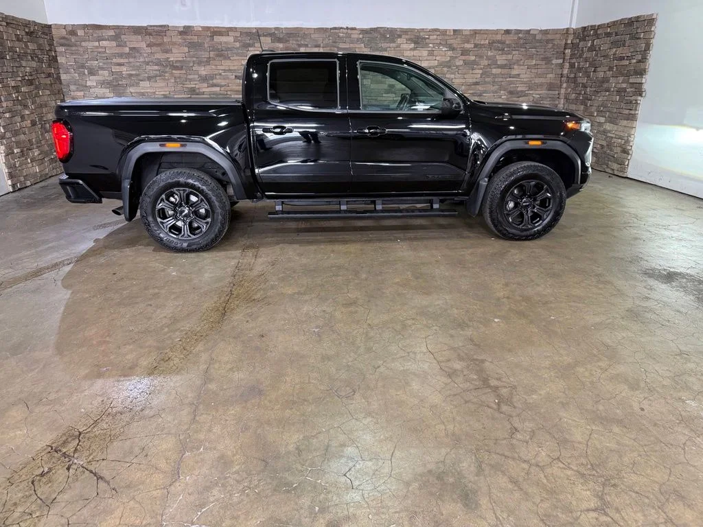 Used 2024 Onyx Black GMC Elevation image 11
