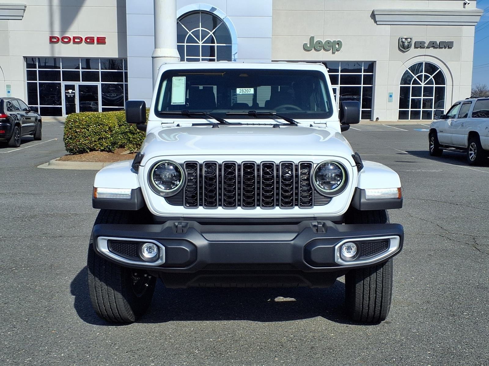 New 2026 Bright White Clear-Coat Exterior Paint Jeep Sahara image 7