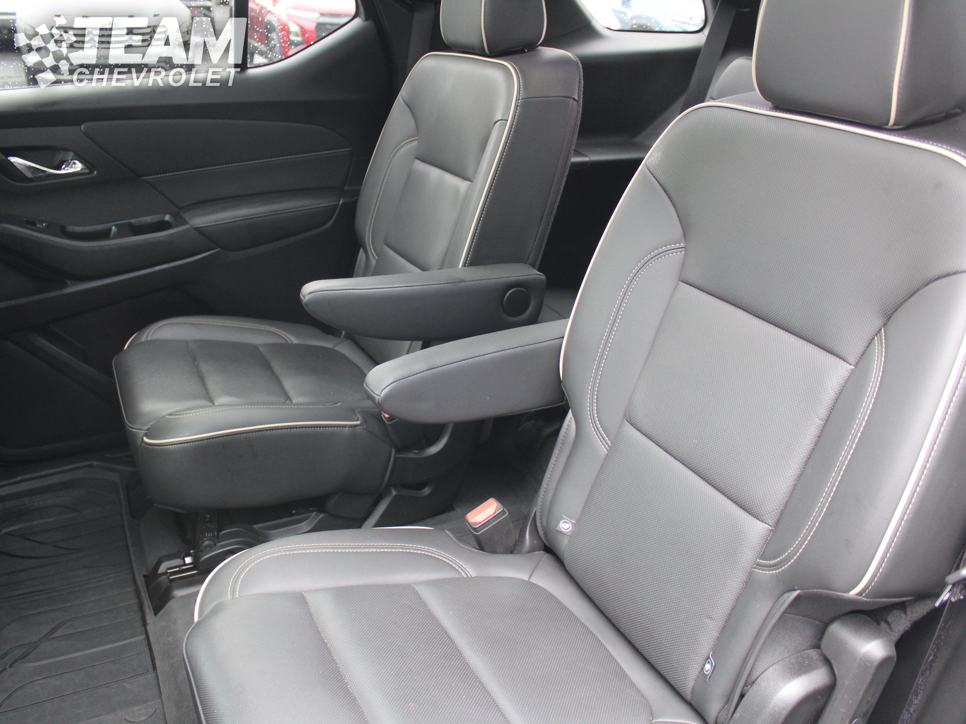 Used 2022 Iridescent Pearl Tricoat Chevrolet Premier image 26