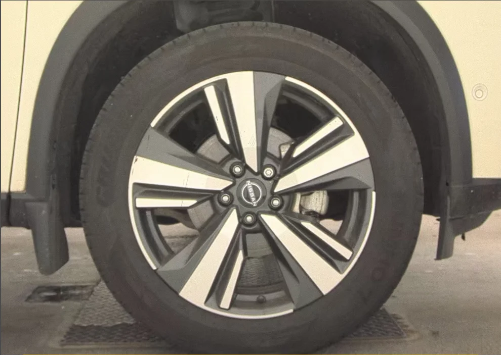 Used 2023 White Nissan Platinum image 13