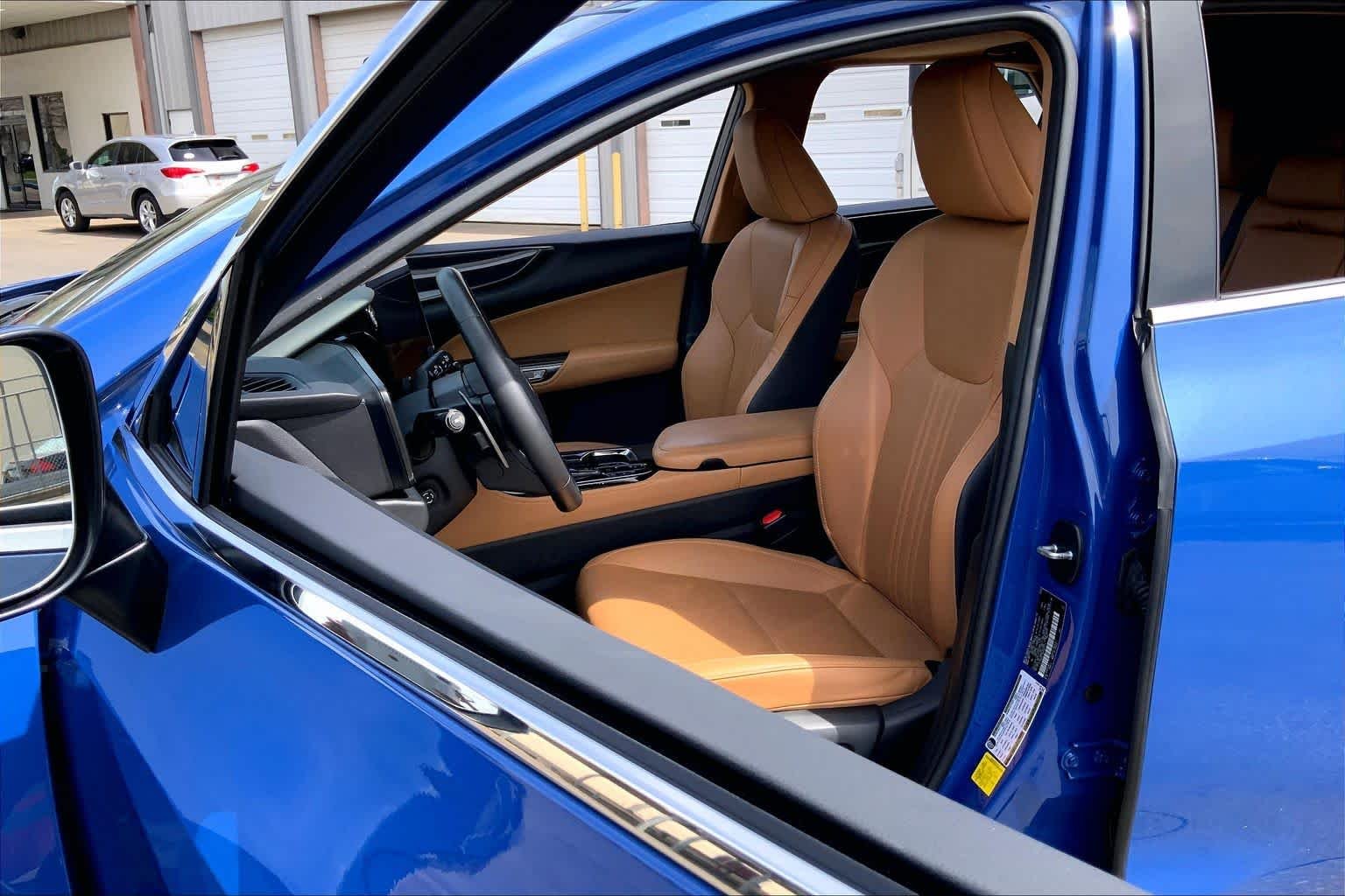 Used 2022 GRECIAN WATER Lexus Premium image 13