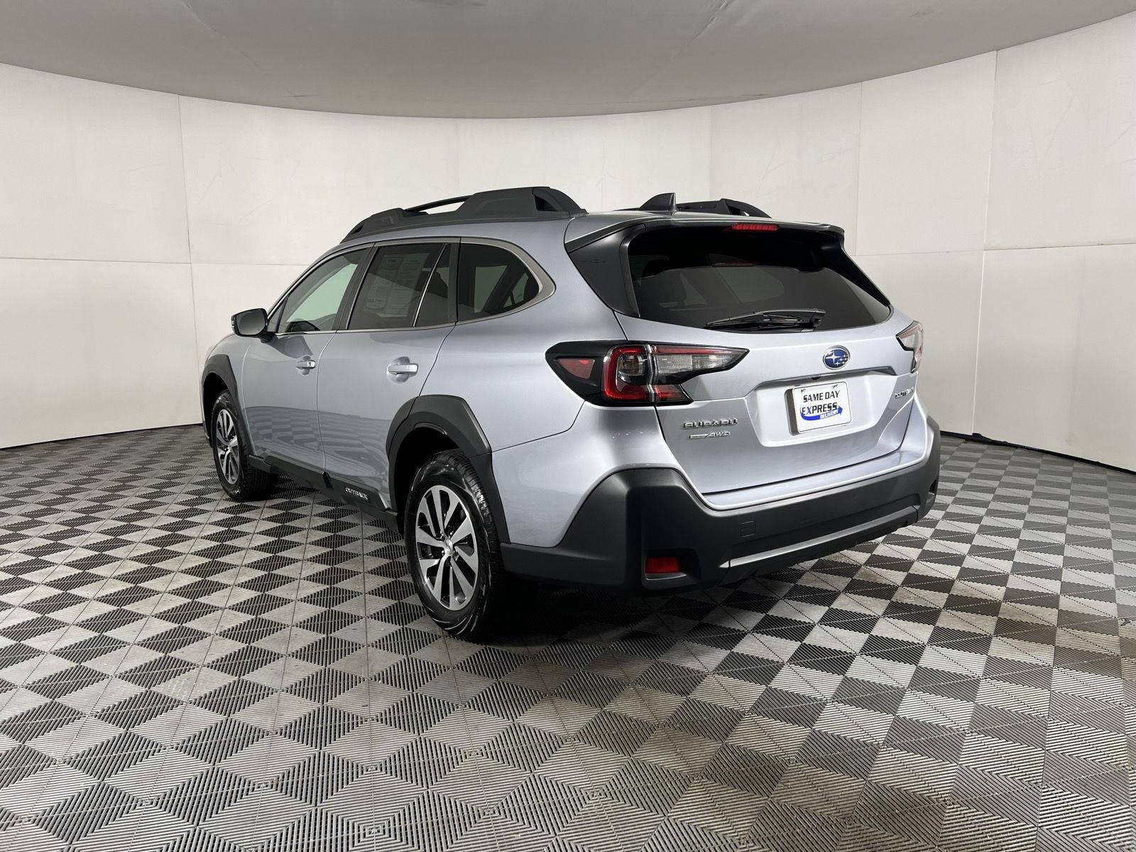 Used 2025 Ice Silver Metallic Subaru Premium image 9