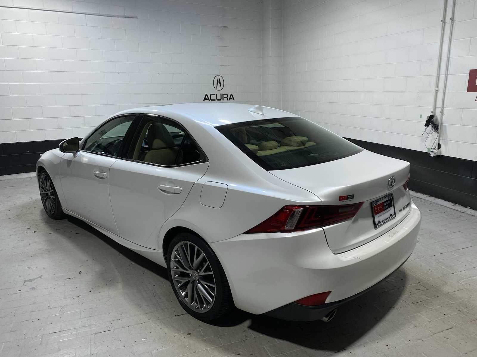 Used 2016 Eminent White Pearl Lexus  image 4