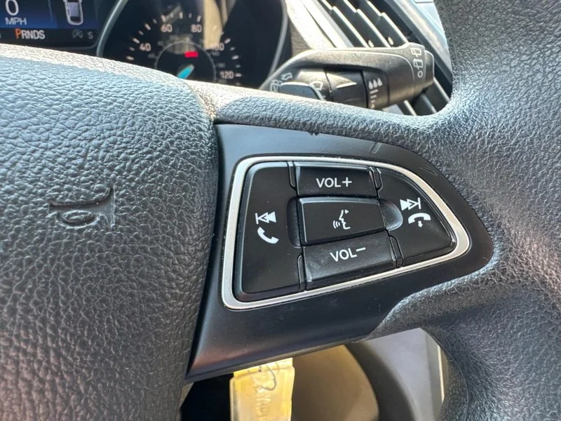 Used 2017 White Gold Metallic Ford SE 4WD image 17