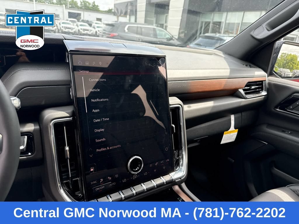2026 GMC Yukon Denali - Photo 17