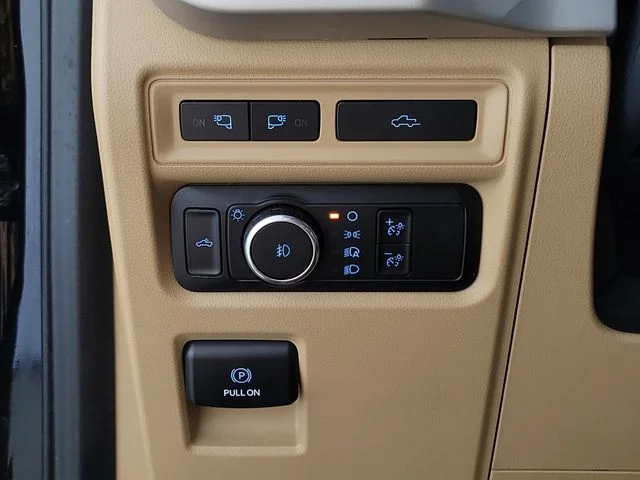Used 2021 Black Ford XLT image 23