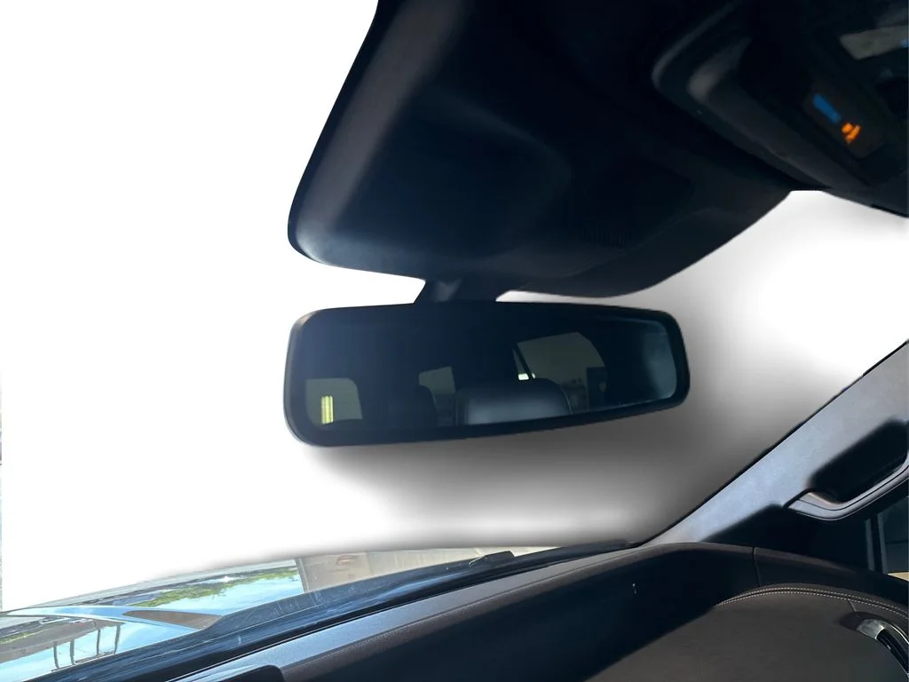 Used 2025 White Metallic Ford Platinum image 27