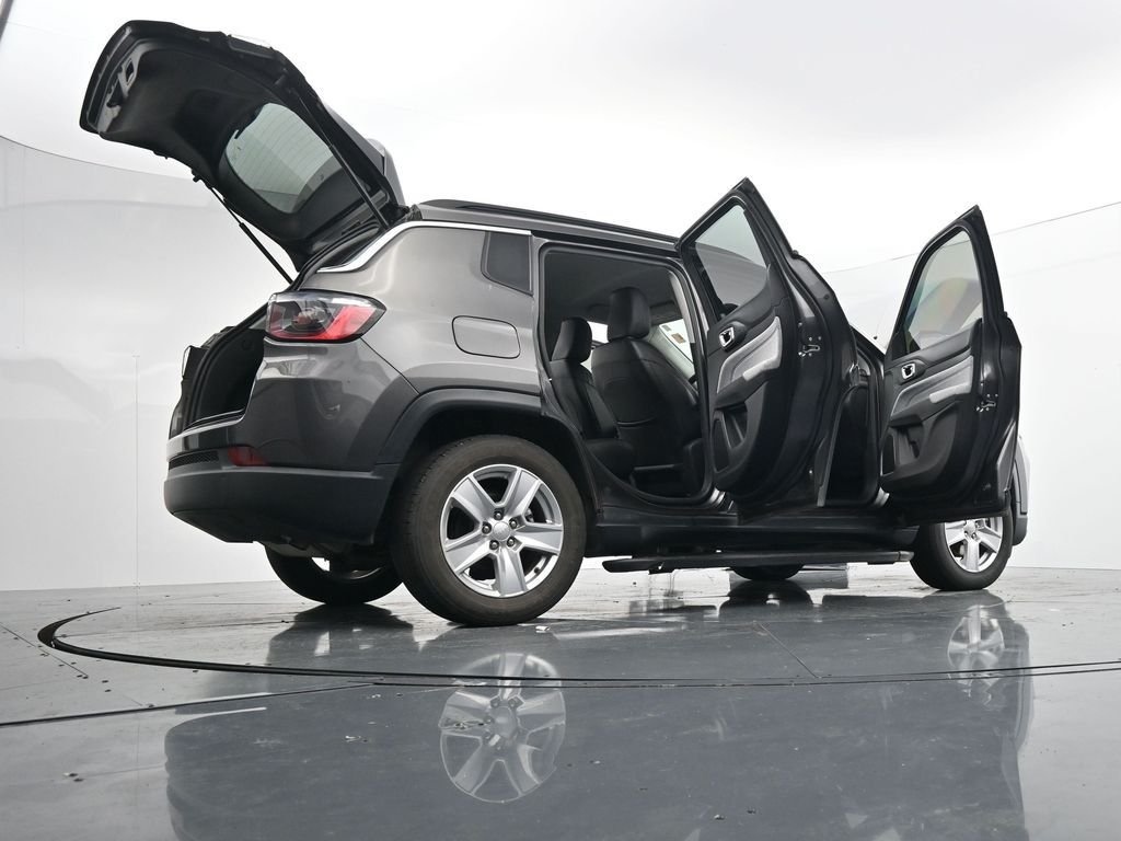 Used 2022 Gray Jeep Latitude image 44
