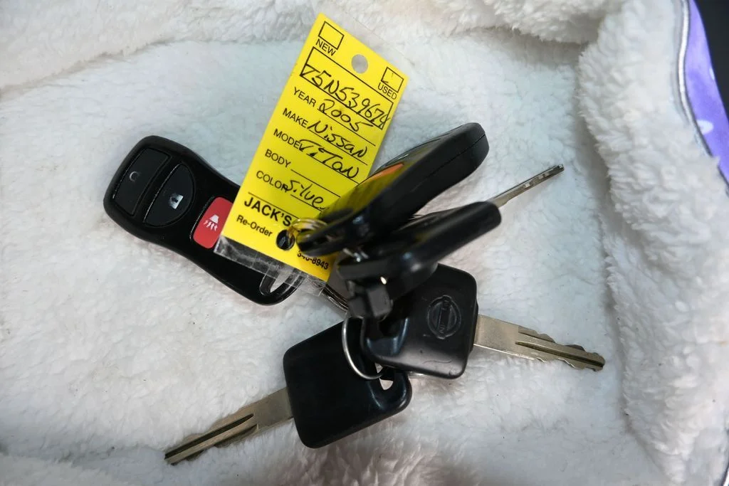 Used 2005 Silver Nissan SE image 17