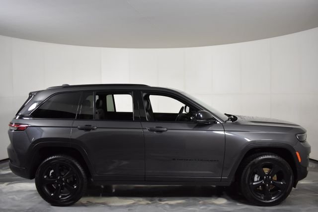 Used 2023 Gray Jeep Altitude X image 11