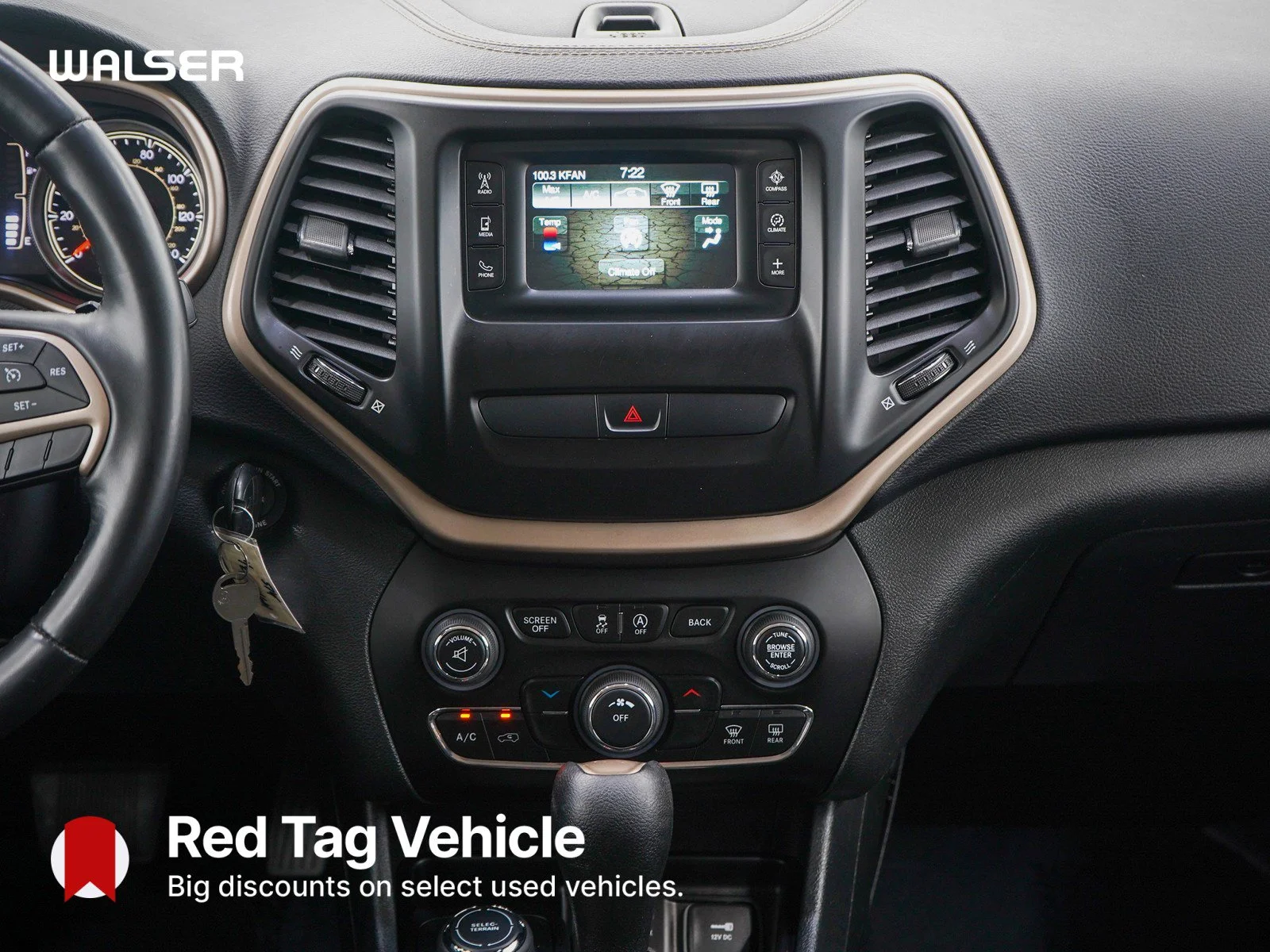 Used 2015 Bright White Clearcoat Jeep Latitude image 16