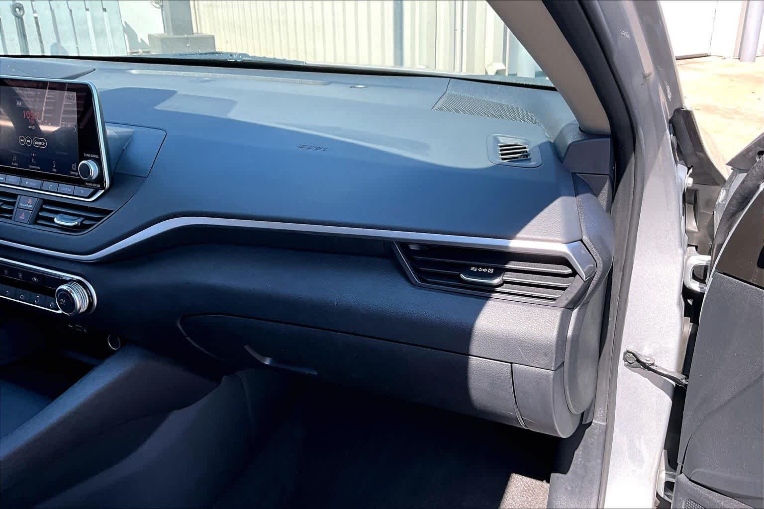 Used 2022 Brilliant Silver Metallic Nissan 2.5 SV image 18