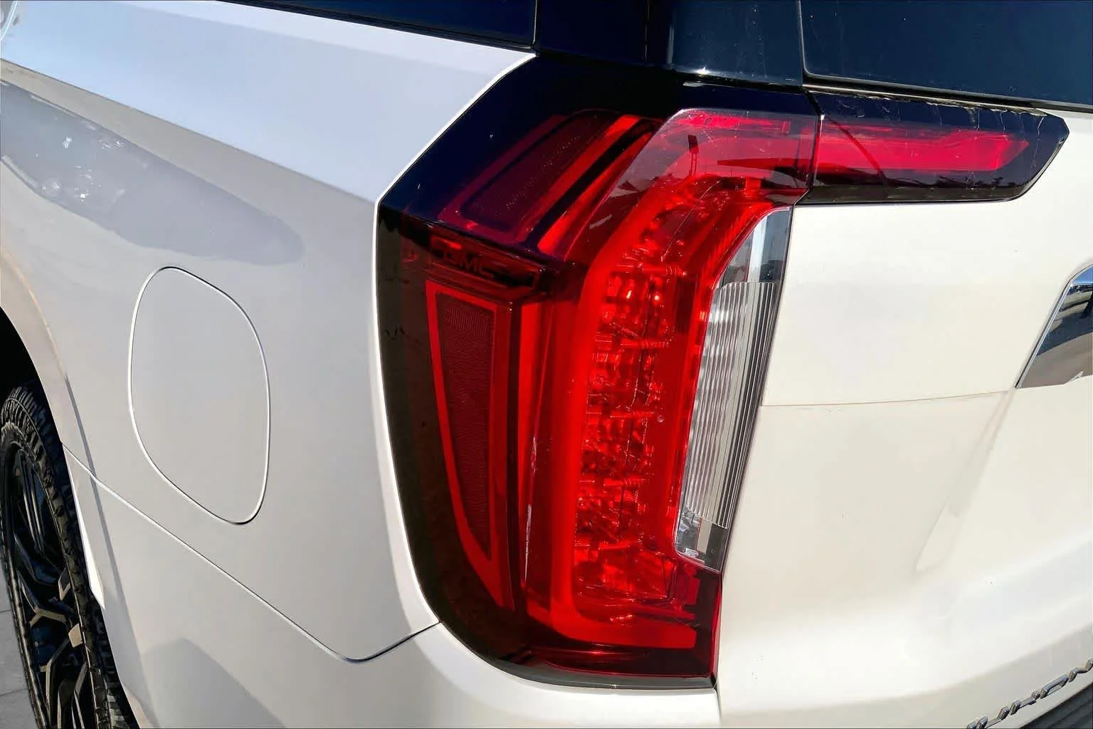 Used 2021 WHITE FROST TRICOAT GMC SLT image 27
