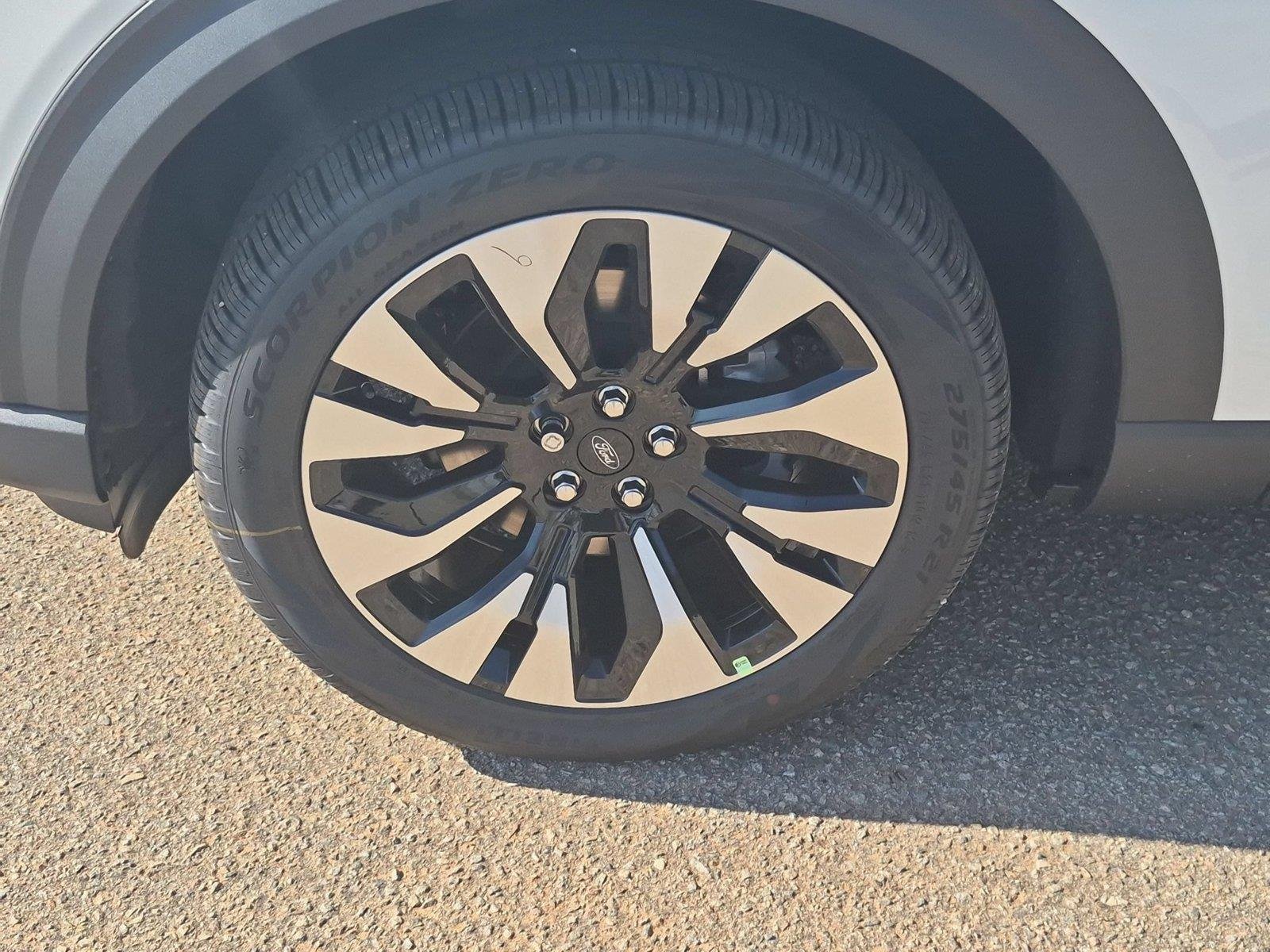 New 2027 Star White Metallic Tri-Coat Ford Platinum™ image 10