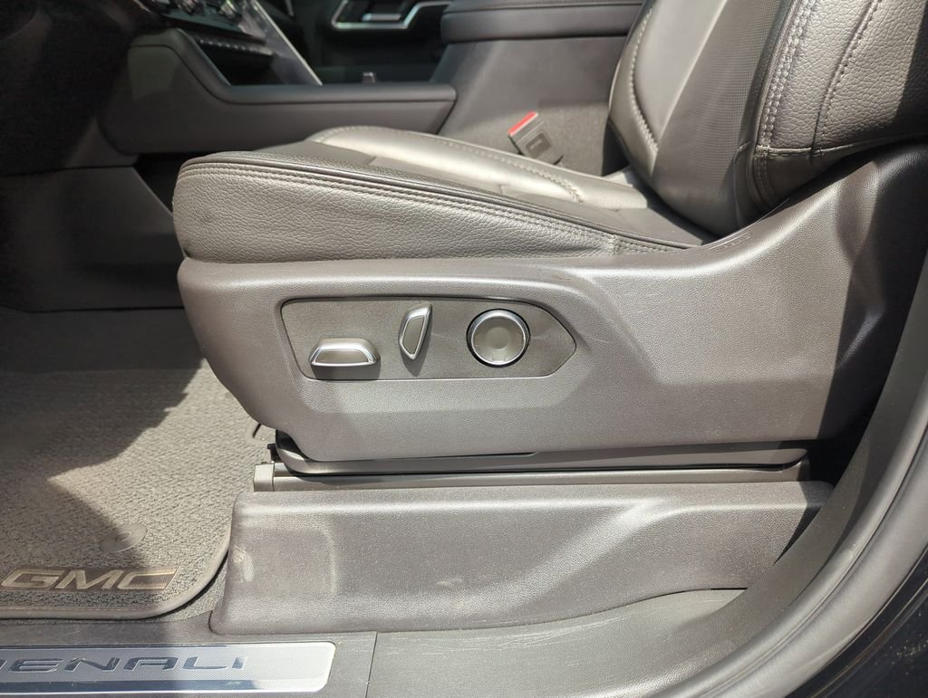 Used 2025 Black GMC Denali image 12