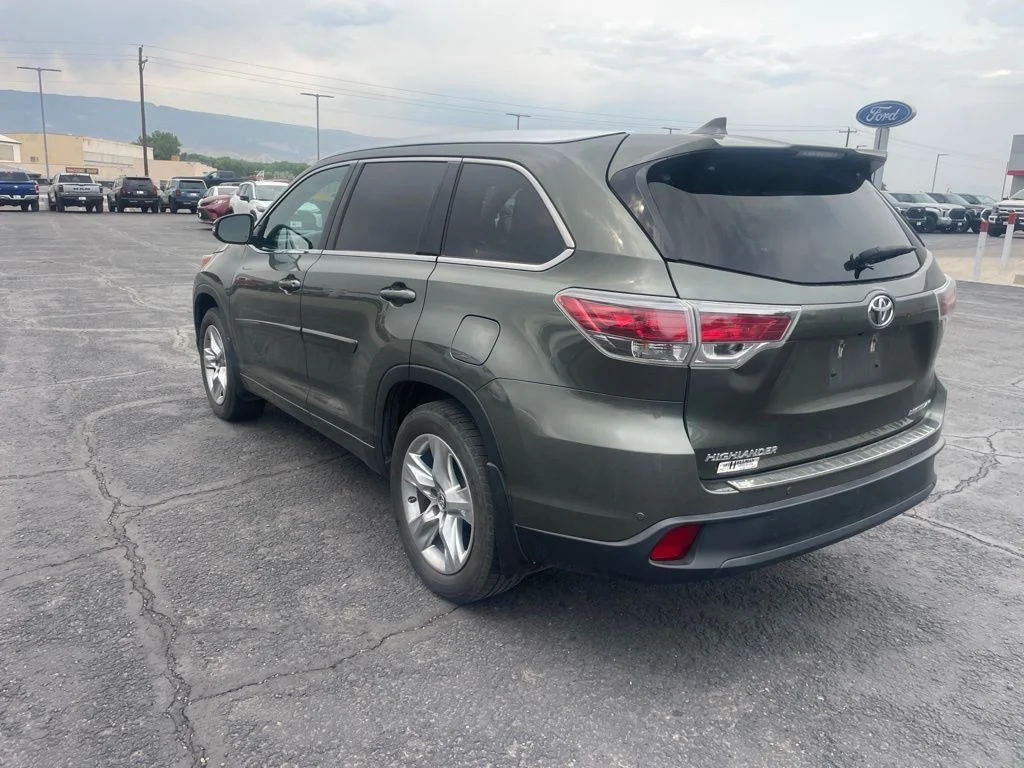 Used 2016 Jade Metallic Toyota Limited image 24