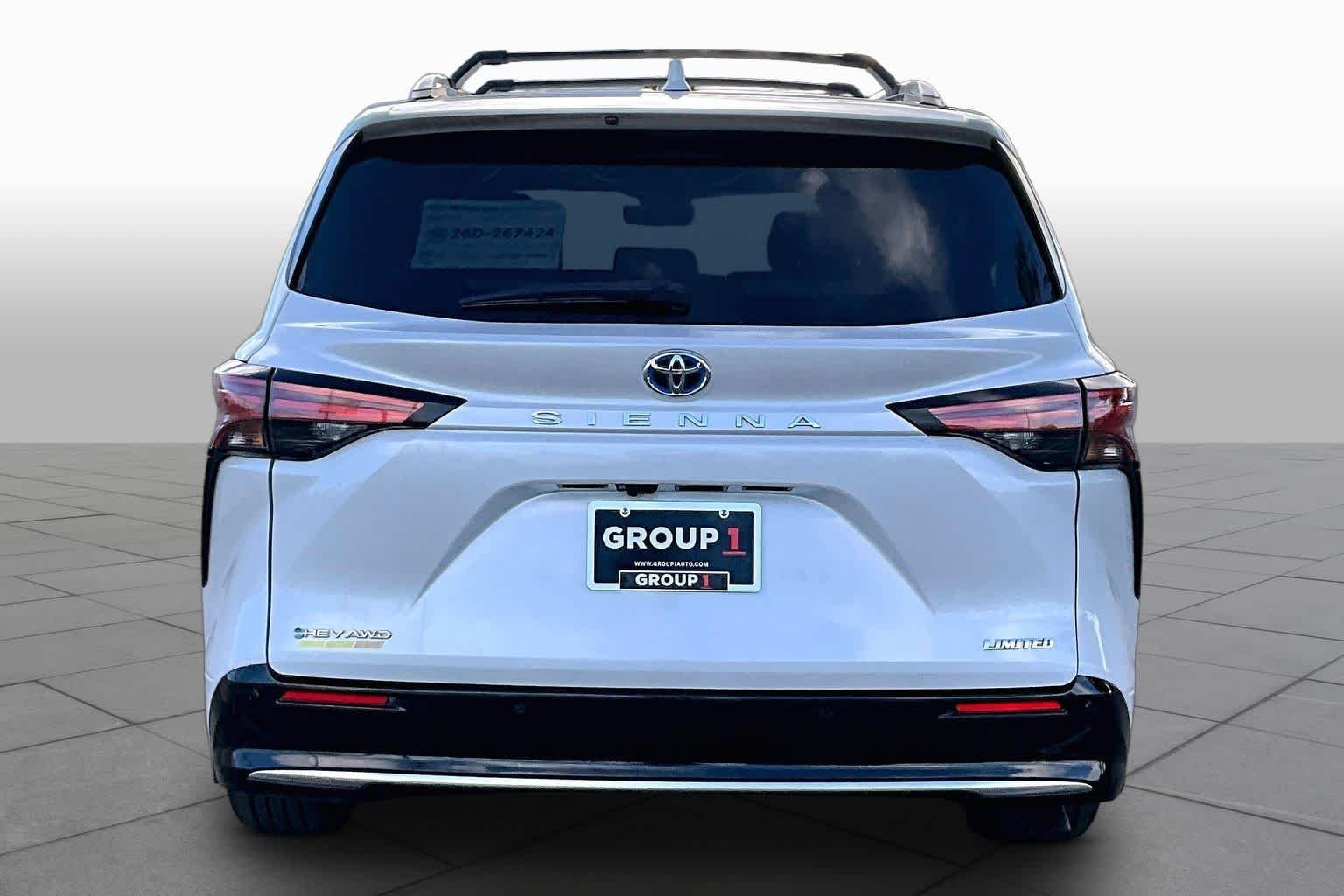 Used 2025 Wind Chill Pearl Toyota Limited image 5
