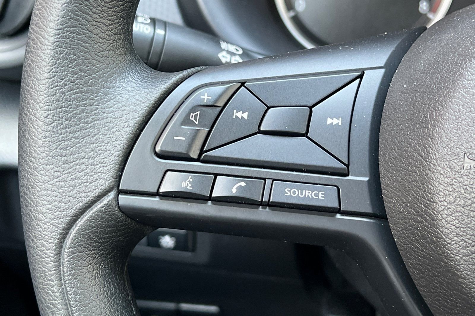 2025 Nissan KICKS PLAY Base - Photo 31