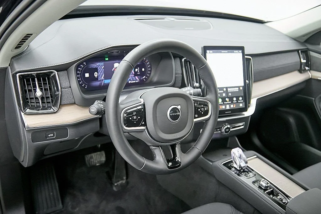 2026 Volvo XC90 Plus - Photo 13