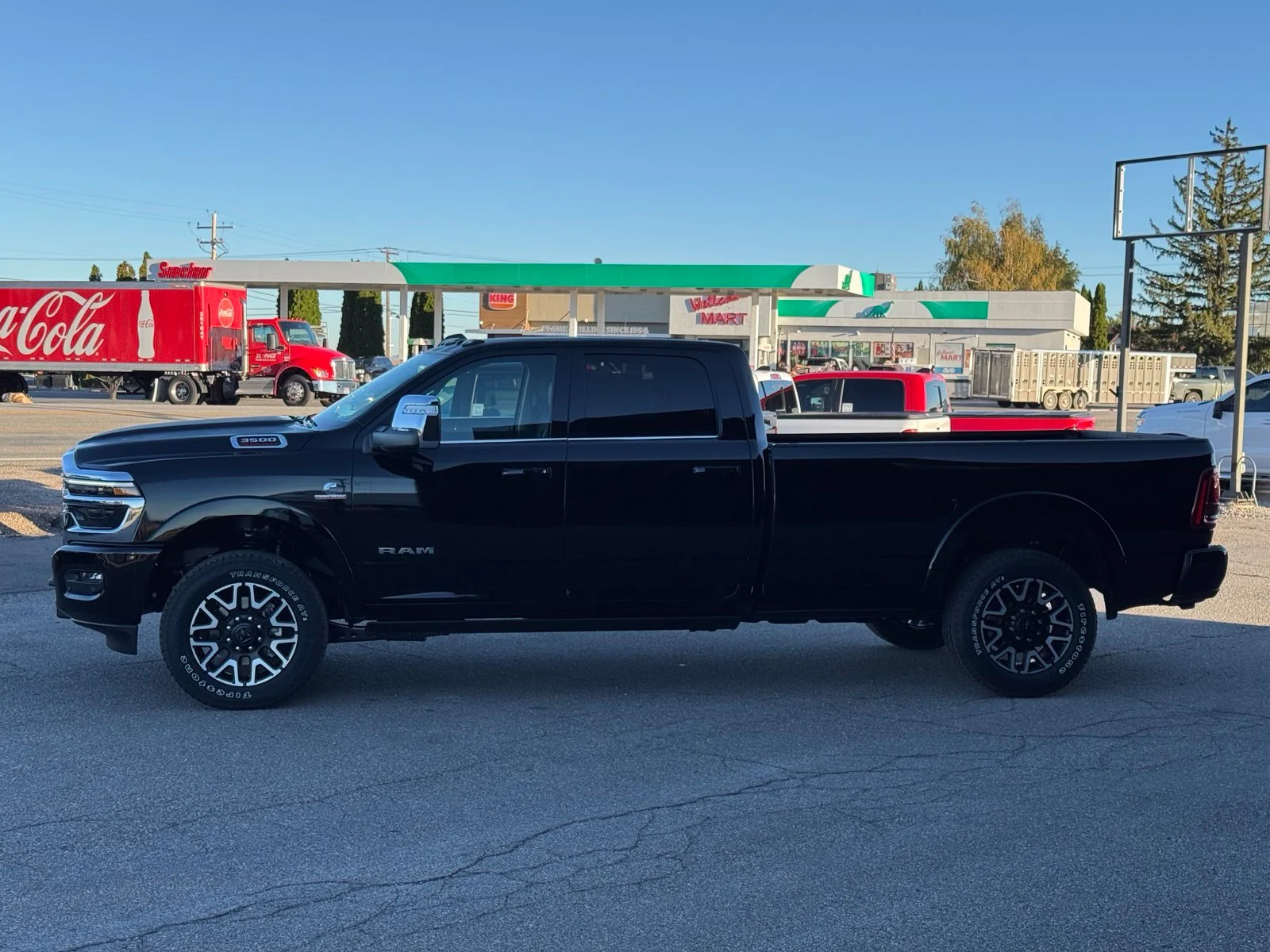 New 2027 Diamond Black Crystal Pearl-Coat Exterior Paint RAM Limited image 12