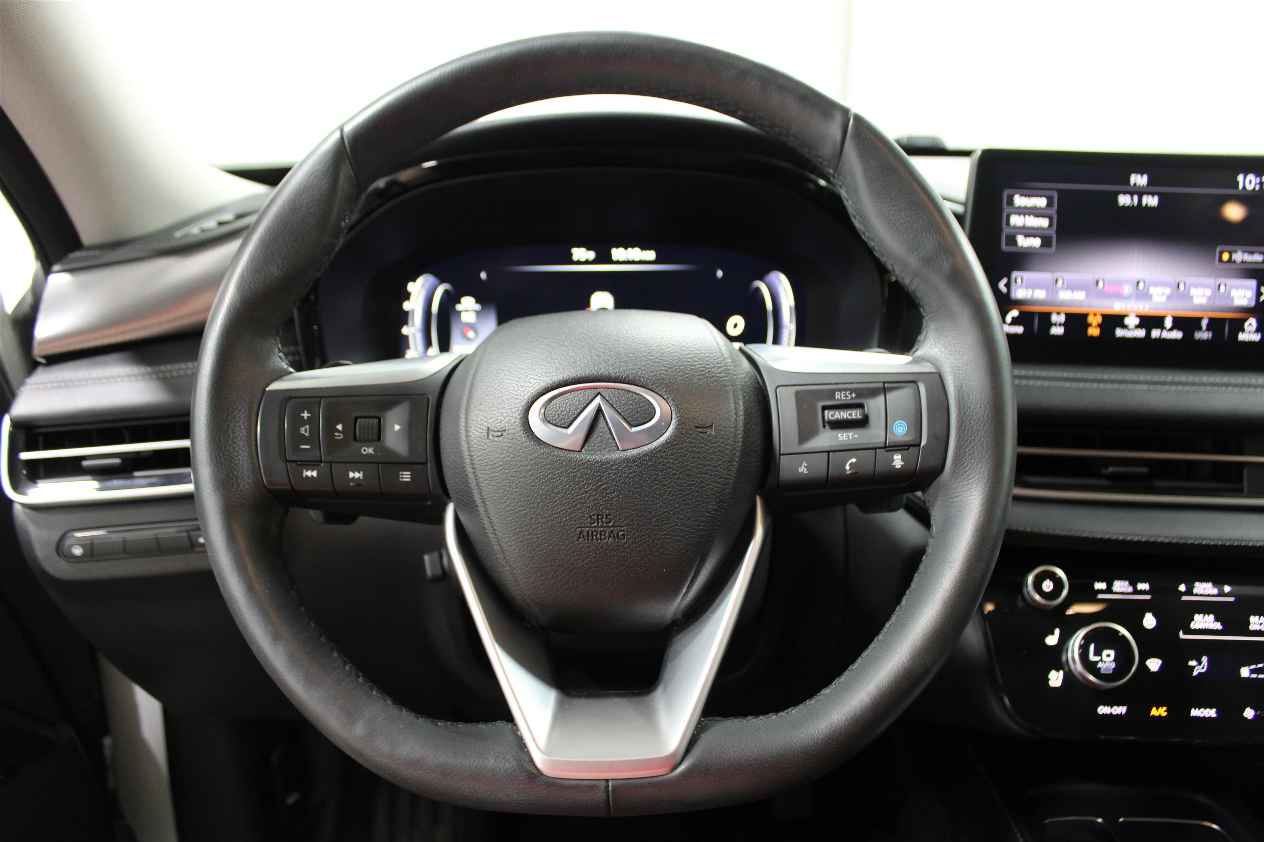 2023 INFINITI QX60 LUXE - Photo 9