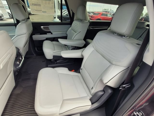 New 2025 Gray Ford Platinum image 6