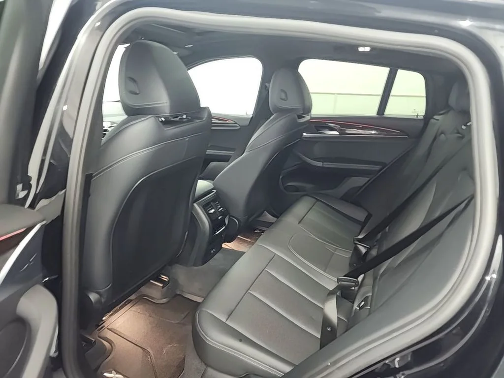 Used 2022 Black BMW xDrive30i image 11