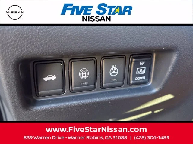 Used 2021 Black Nissan Platinum image 29
