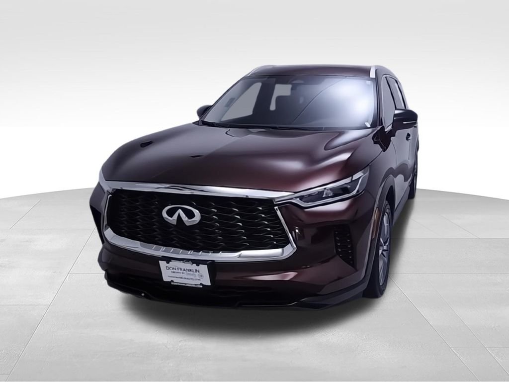 Used 2024 Red INFINITI LUXE image 5