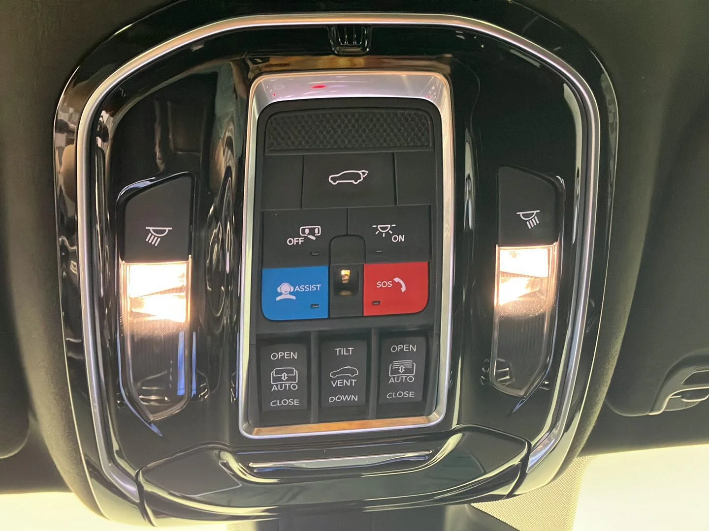 Used 2022 Diamond Black Crystal Pearlcoat Jeep Series II image 26