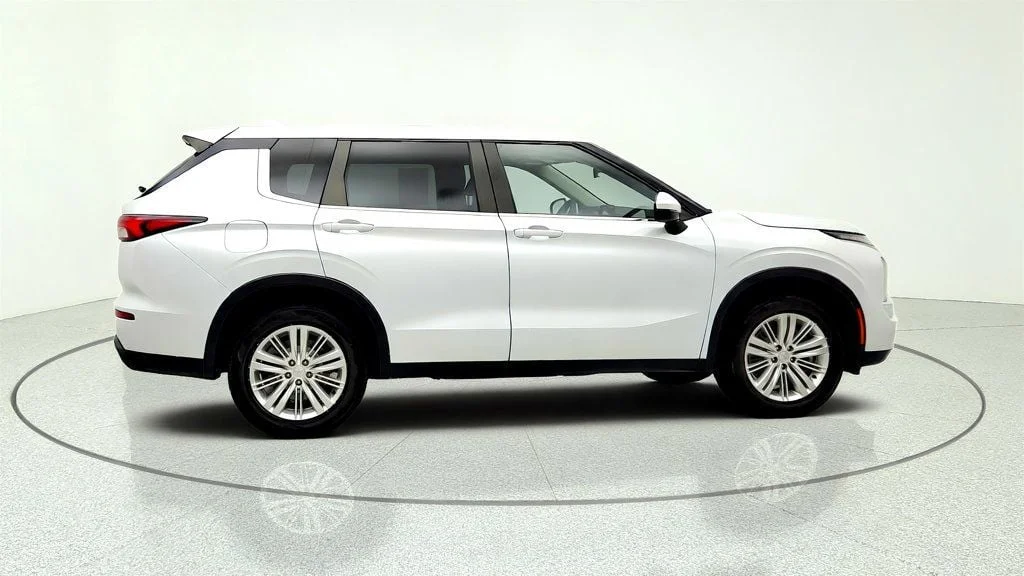 Used 2022 White Diamond Mitsubishi ES FWD image 4