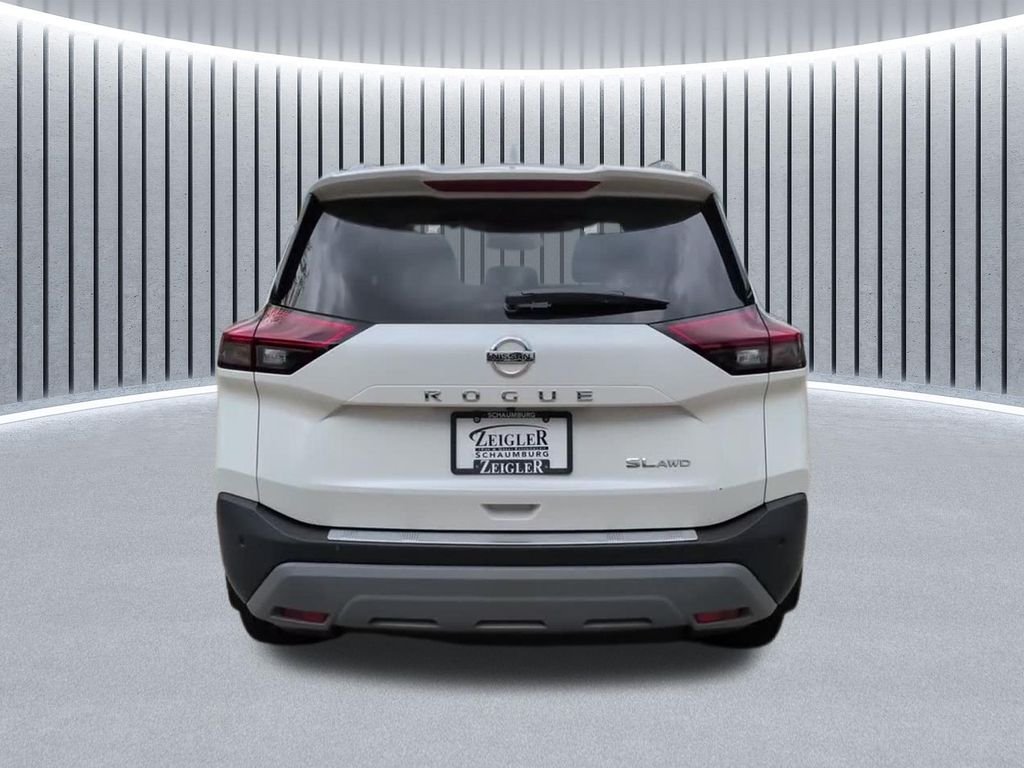 Used 2021 White Nissan SL image 9