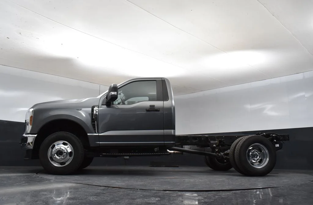 2026 Ford F-350 Super Duty Chassis Cab XLT - Photo 27