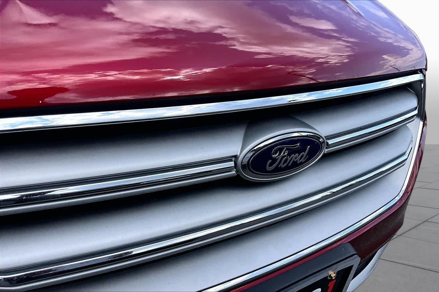 Used 2018 Ruby Red Metallic Tinted Clearcoat Ford SEL image 29