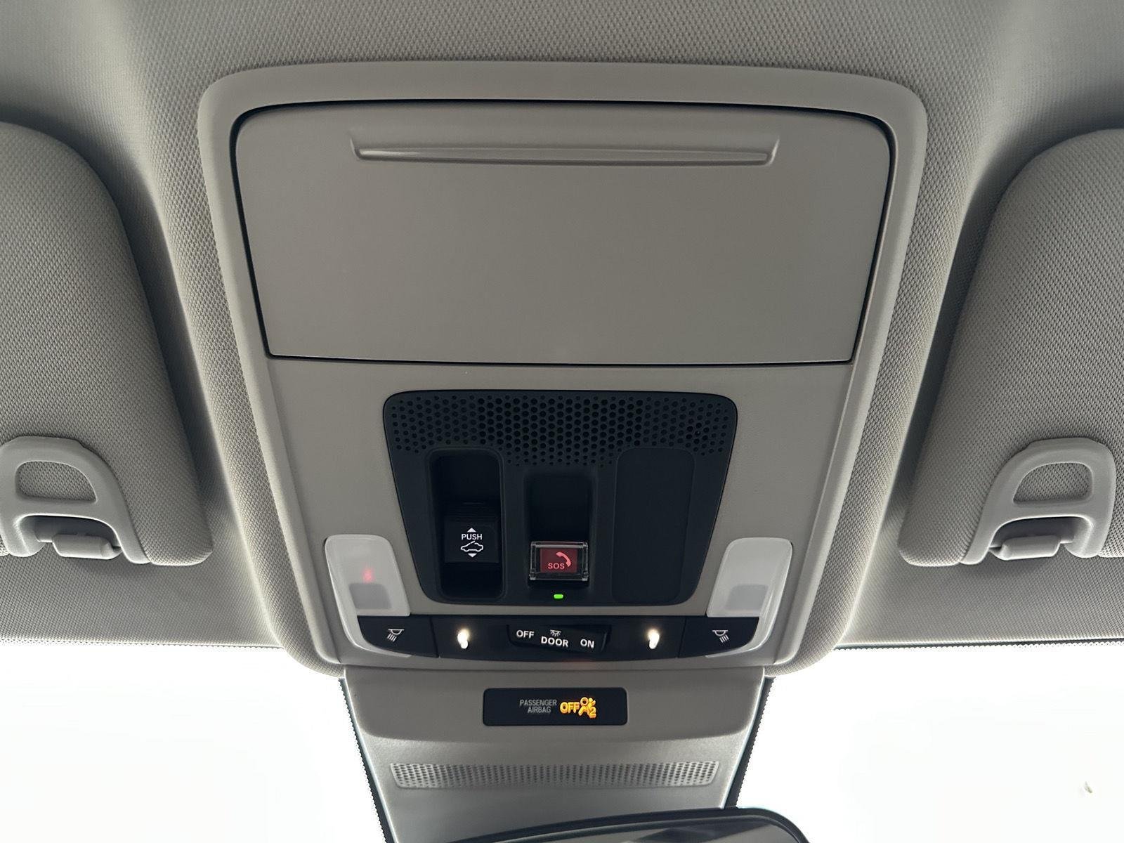 Used 2025 NH-932M/SOLAR SILV Honda SE image 25