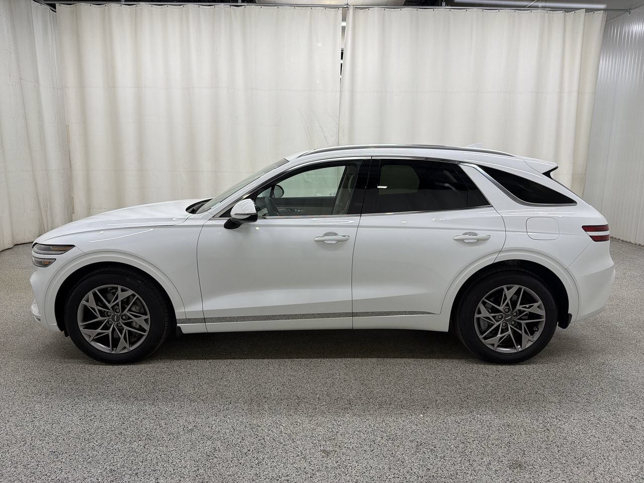 2024 GENESIS GV70 Standard - Photo 6