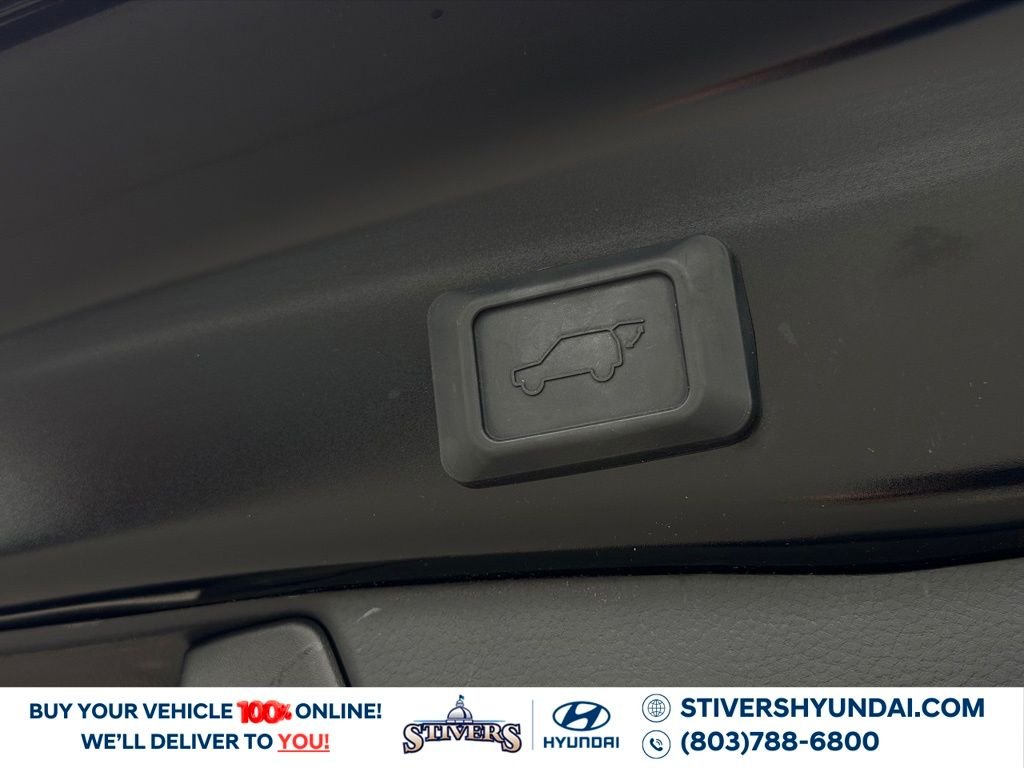 2021 Toyota RAV4 XLE - Photo 18