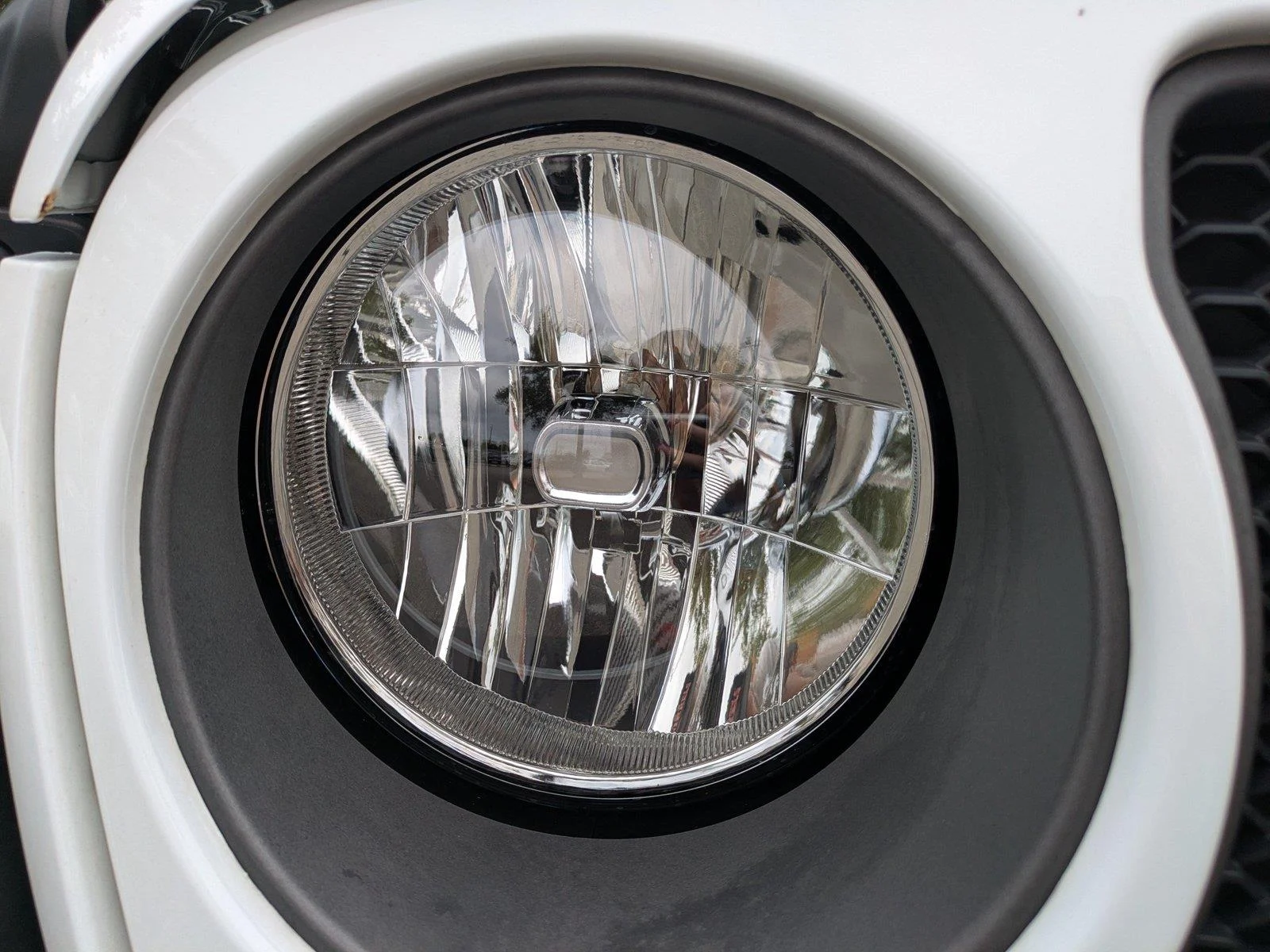 Used 2022 Bright White Clearcoat Jeep Unlimited Rubicon image 10