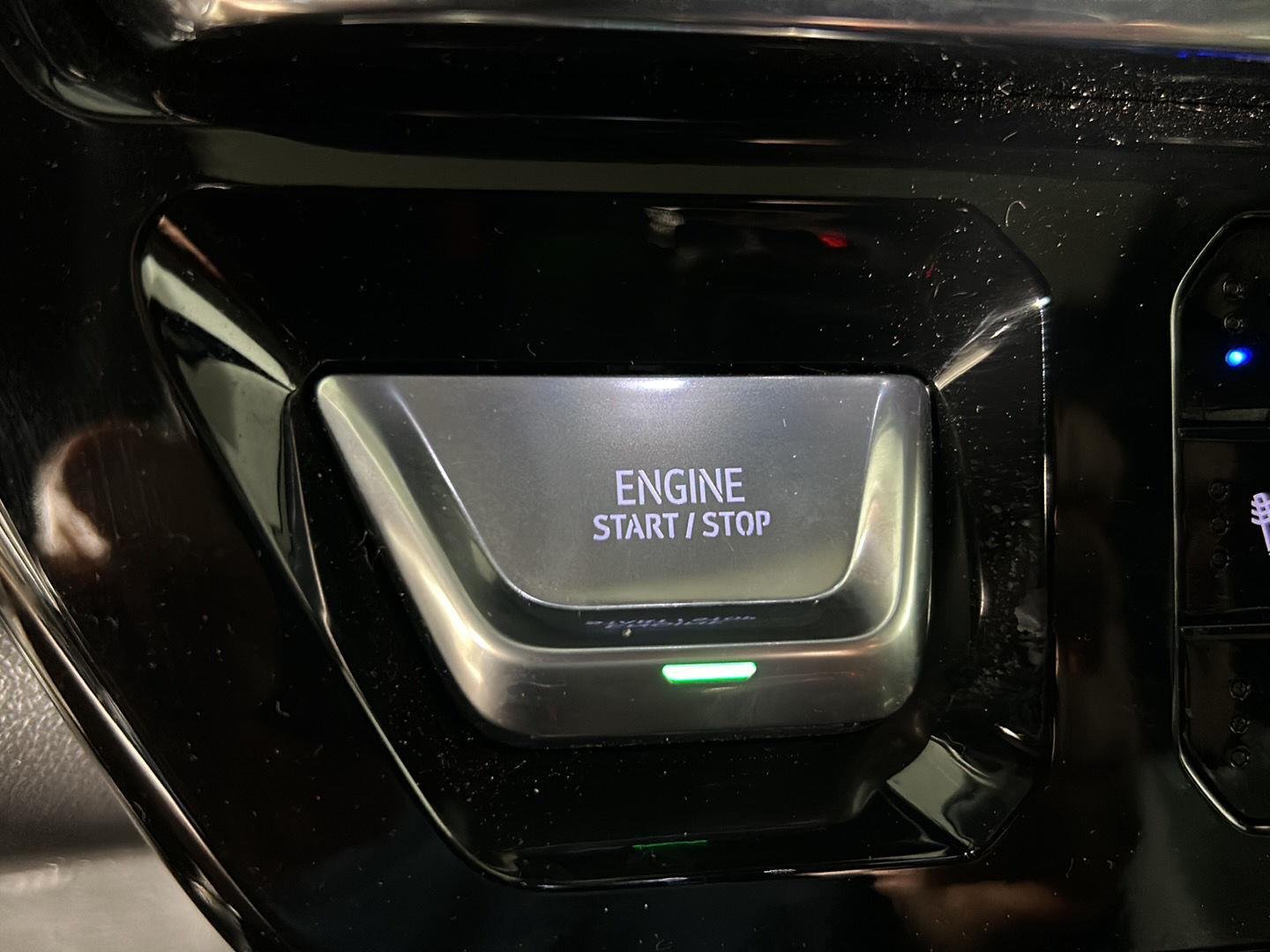 Used 2025 Onyx Black GMC Denali image 29