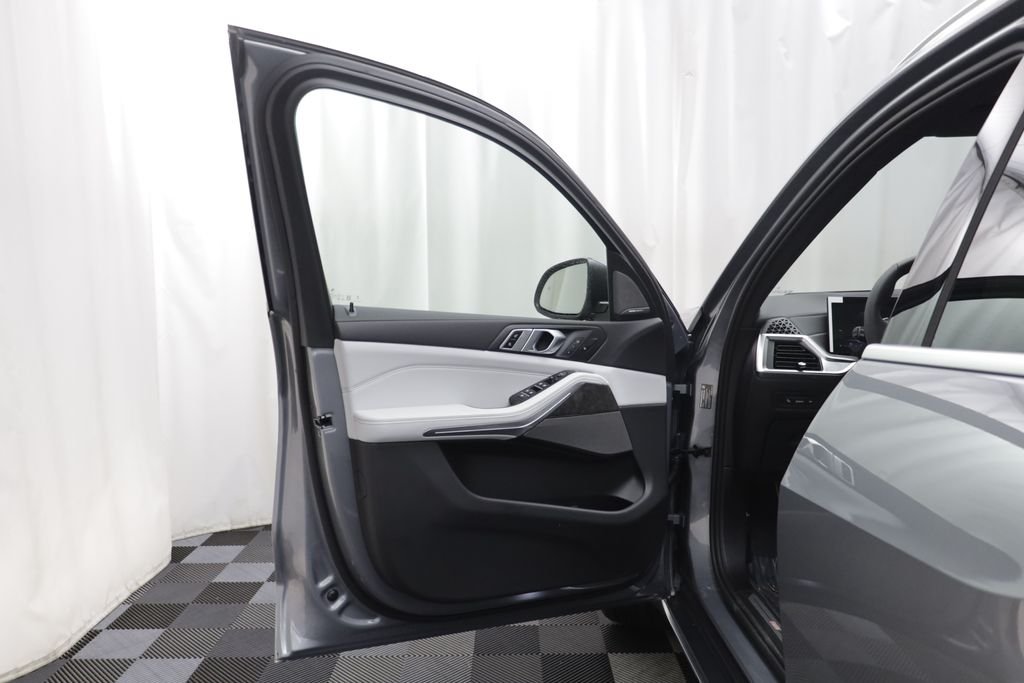 New 2026 Skyscraper Grey Metallic BMW xDrive40i image 5