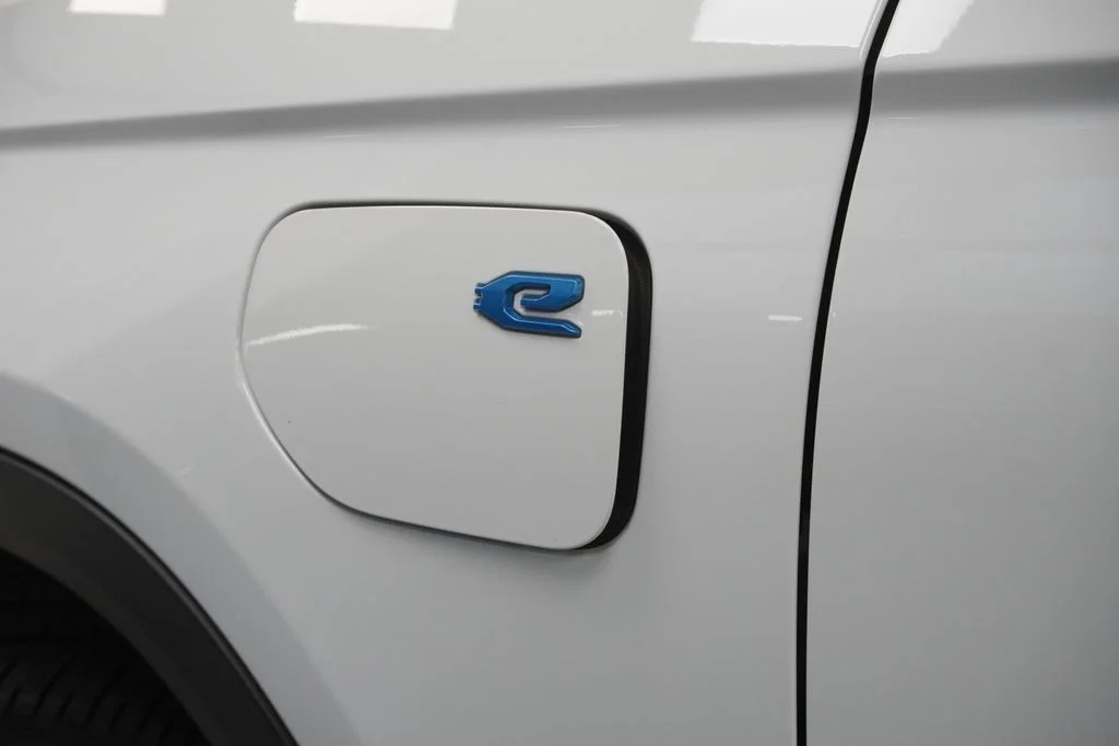 Used 2022 White Jeep 4xe image 17