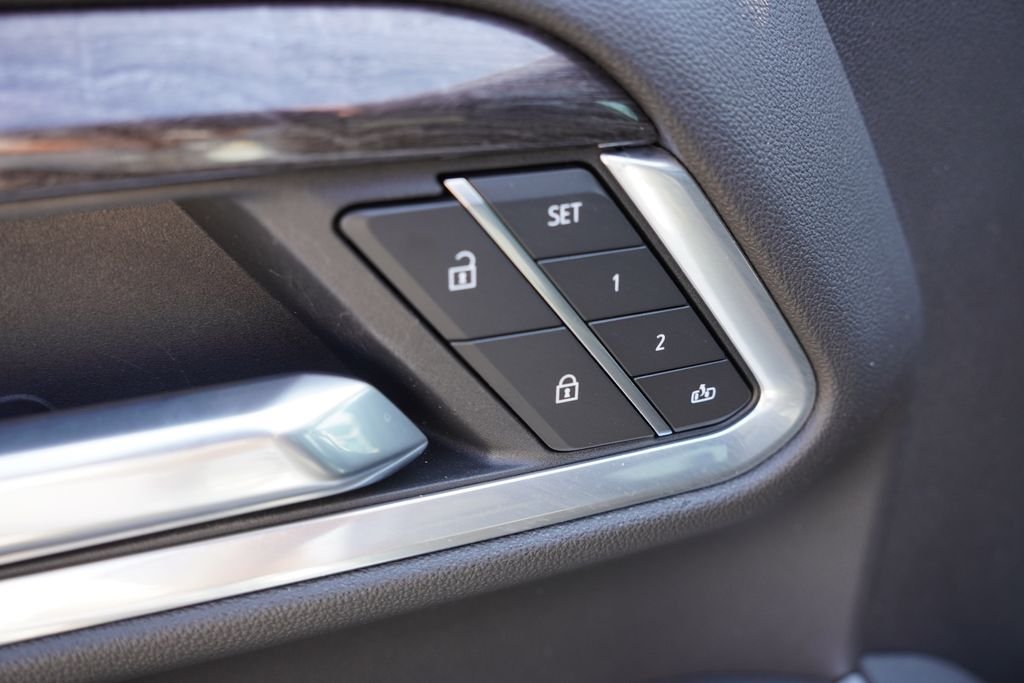 Used 2025 White Chevrolet LTZ image 25