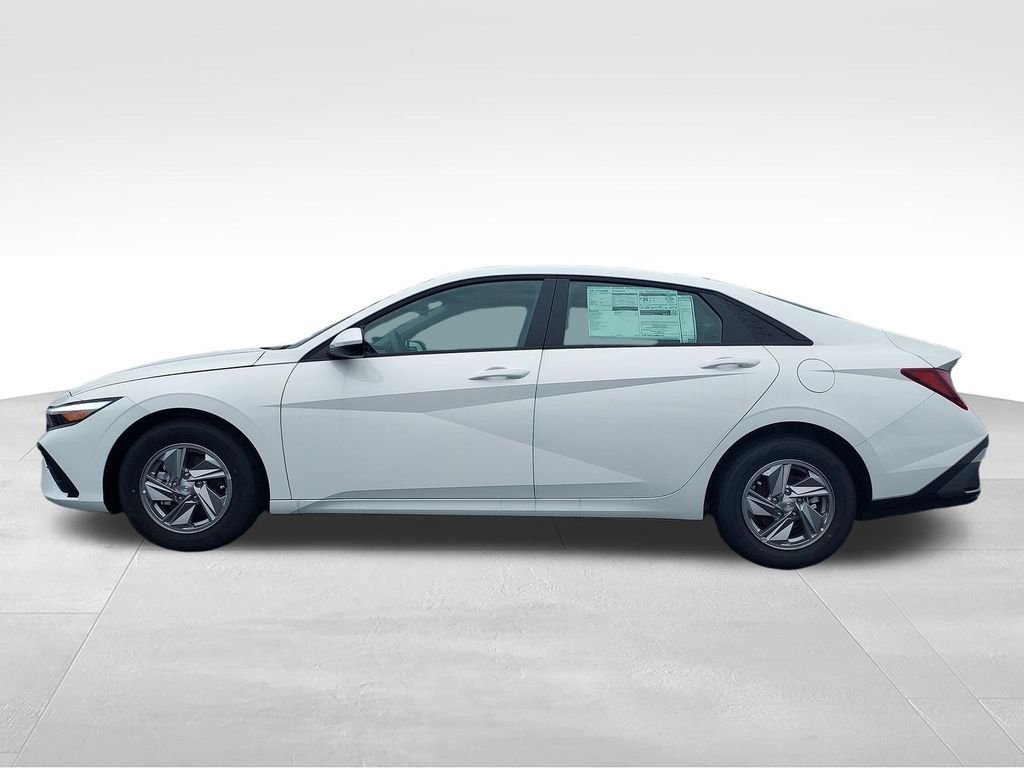 New 2026 White Hyundai SE image 2