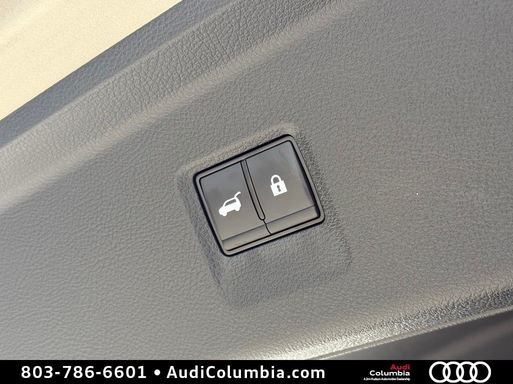 Used 2024 Silver INFINITI Sensory image 17
