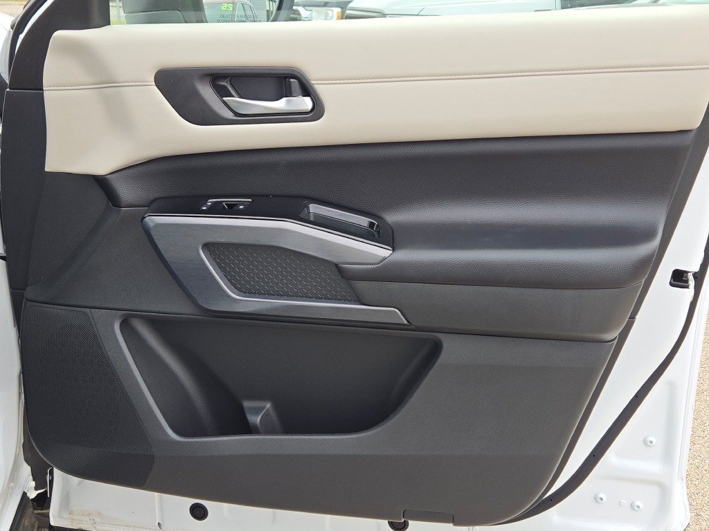 Certified Used 2025 White Nissan SL image 6