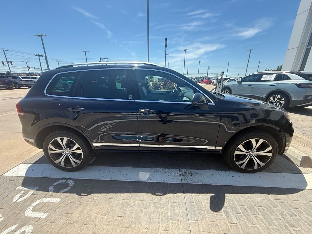Used 2017 Moonlight Blue Volkswagen V6 image 5