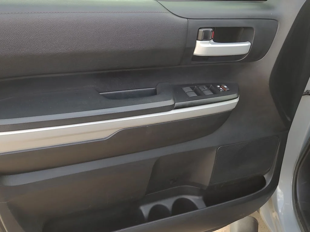 Used 2019 Gray Toyota SR5 image 18